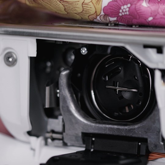 BERNINA-5Series-Keyfeaturesn0I7cZRe4FIH