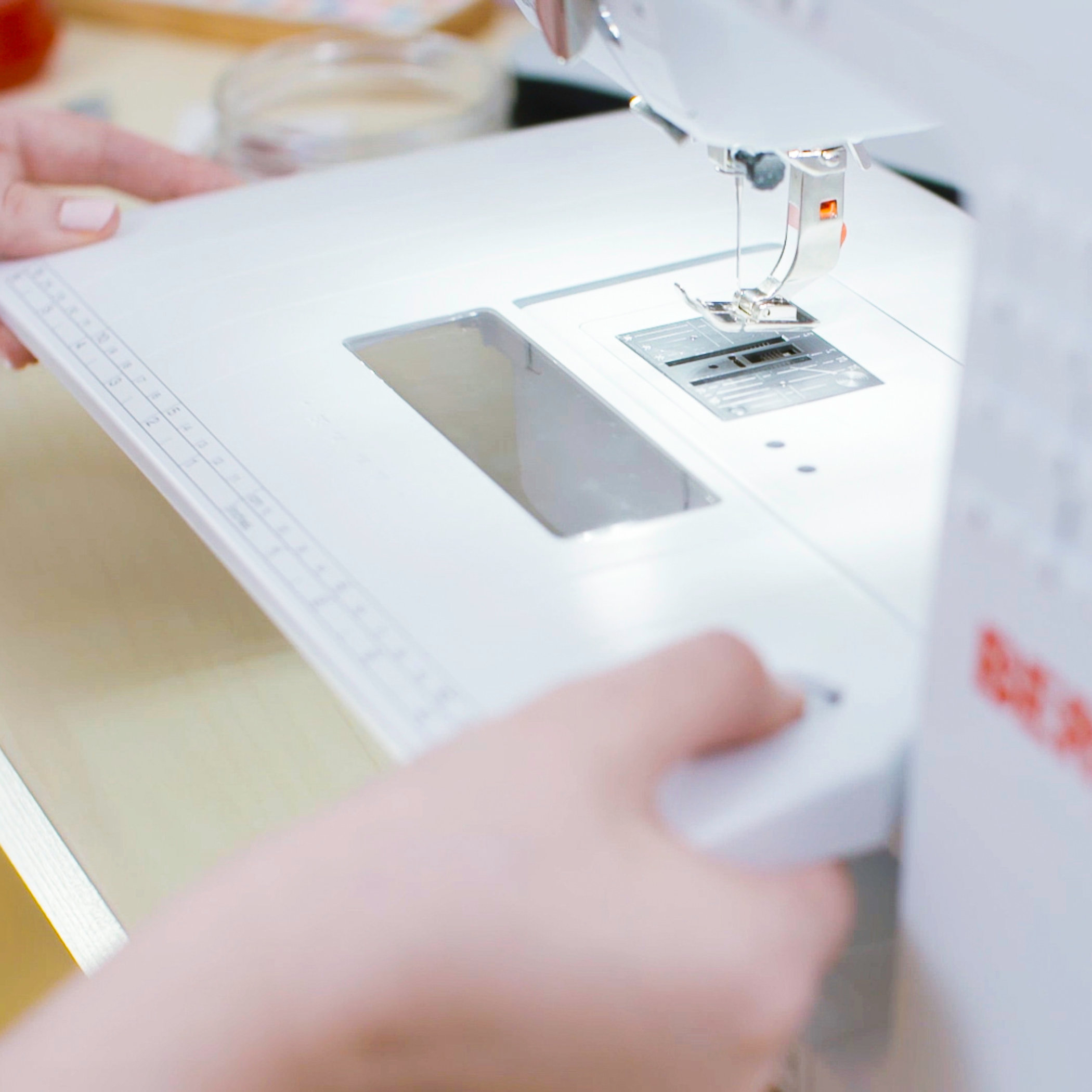 BERNINA-325-Feature-Anschiebetisch
