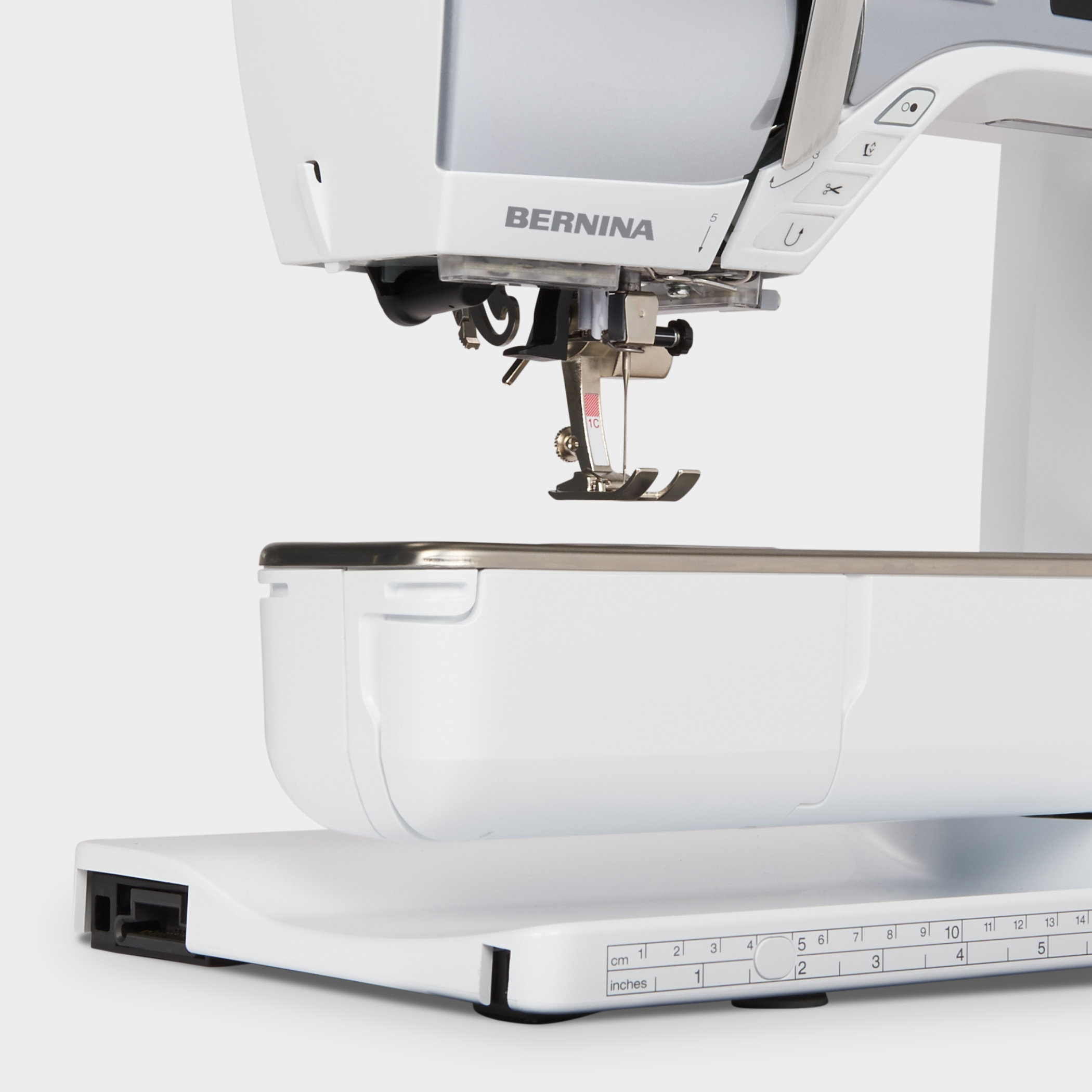 BERNINA-570QE-Feature-Freiarm